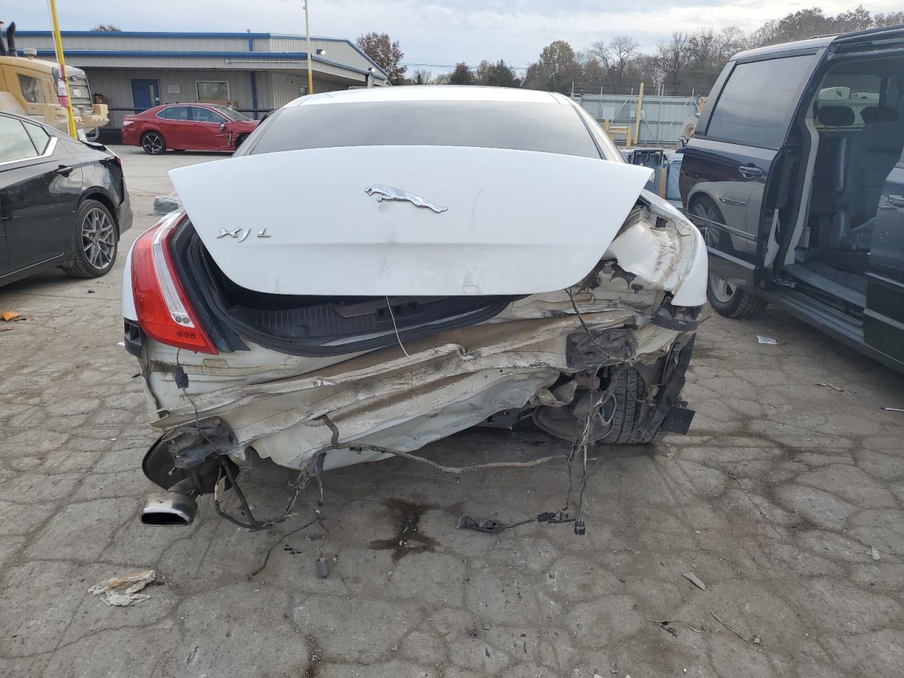 2011 Jaguar Xjl - Фото 6