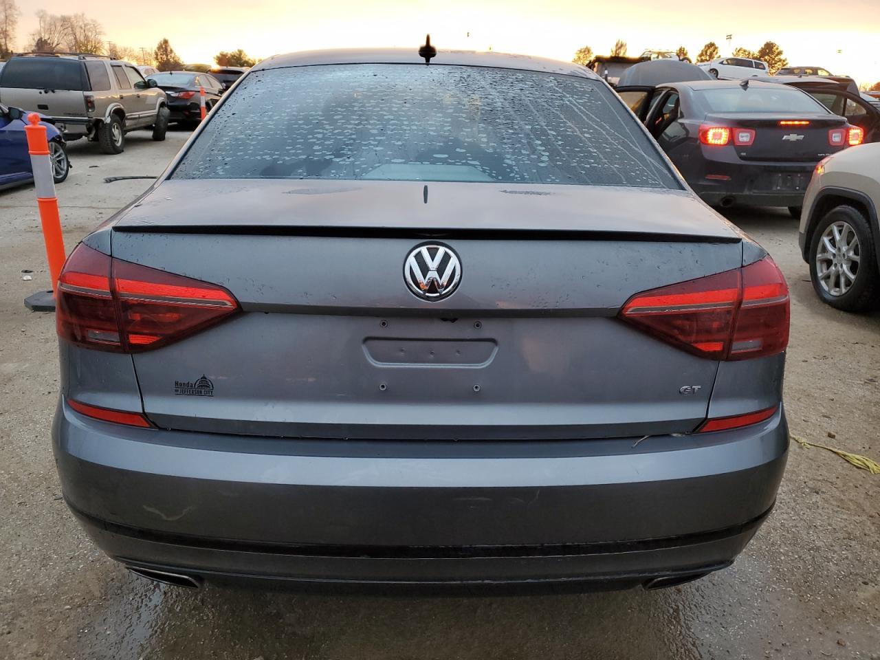 2018 Volkswagen Passat Gt - Image 6