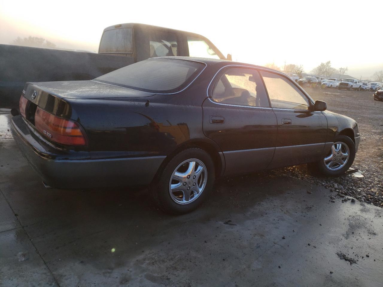 1994 Lexus Es 300 - Image 3