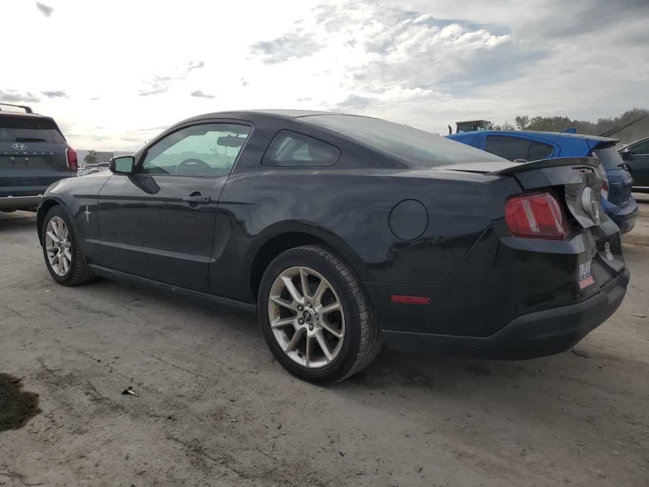 2010 Ford Mustang - Фото 2
