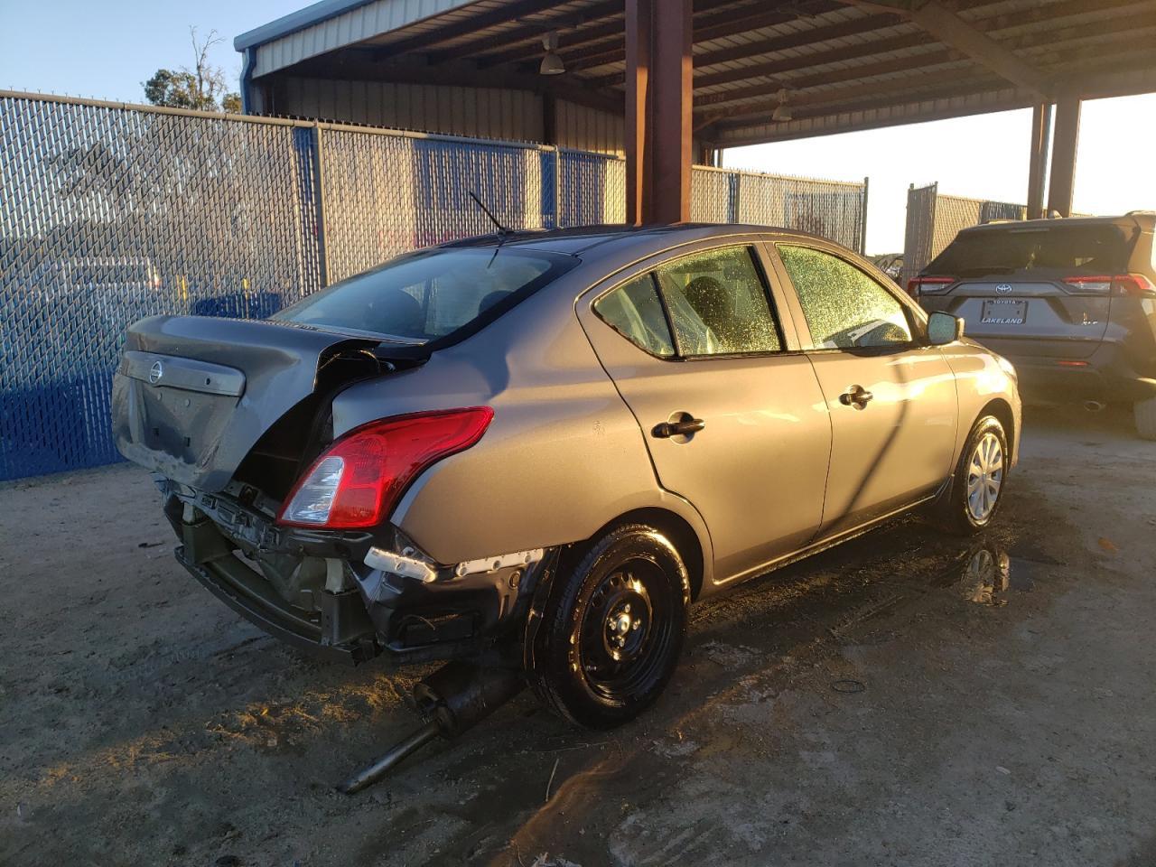 2016 Nissan Versa 1.6 S - Image 3
