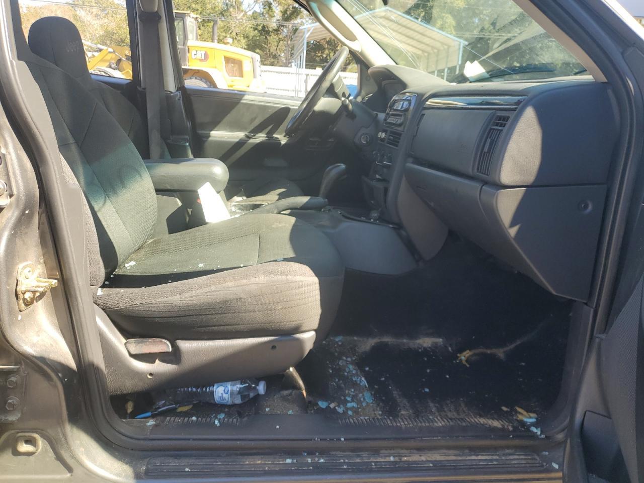 2004 Jeep Grand Cherokee Laredo - Image 7