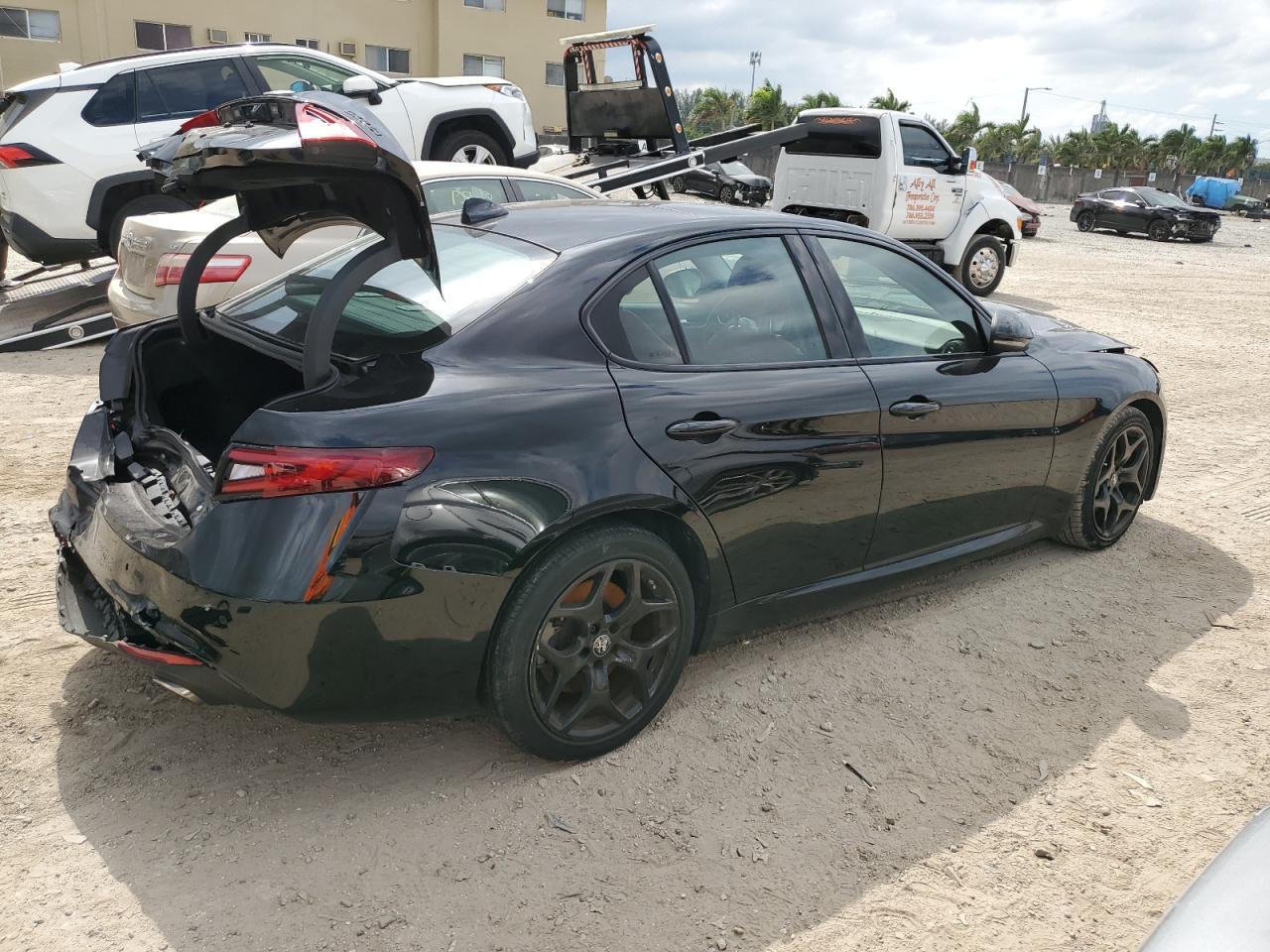 2021 Alfa Romeo Giulia Sport - Фото 3