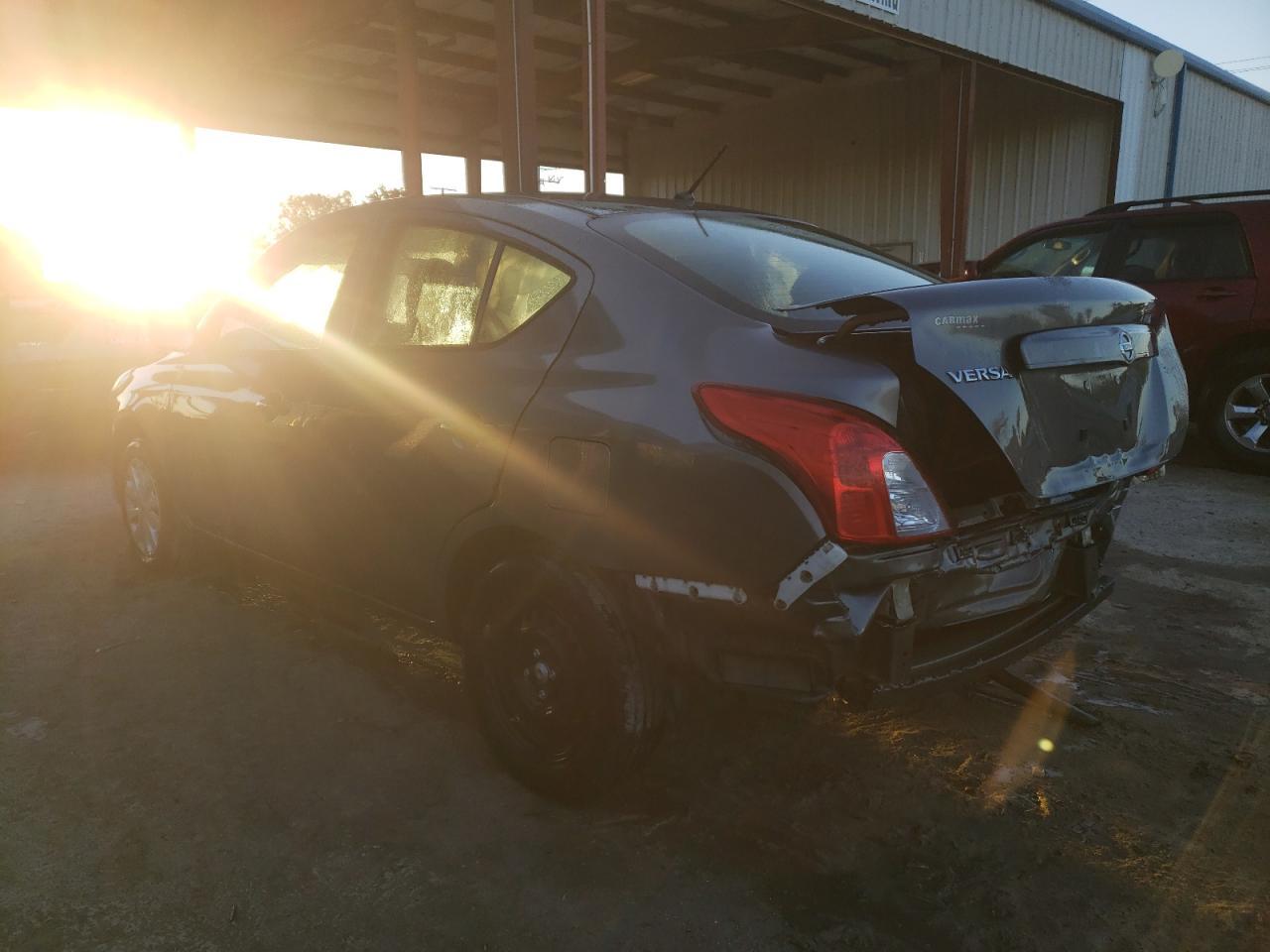 2016 Nissan Versa 1.6 S - Image 2