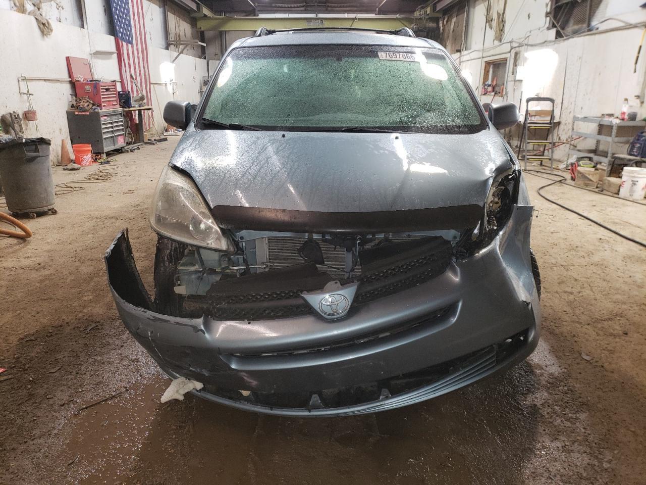 2004 Toyota Sienna Xle - Фото 5