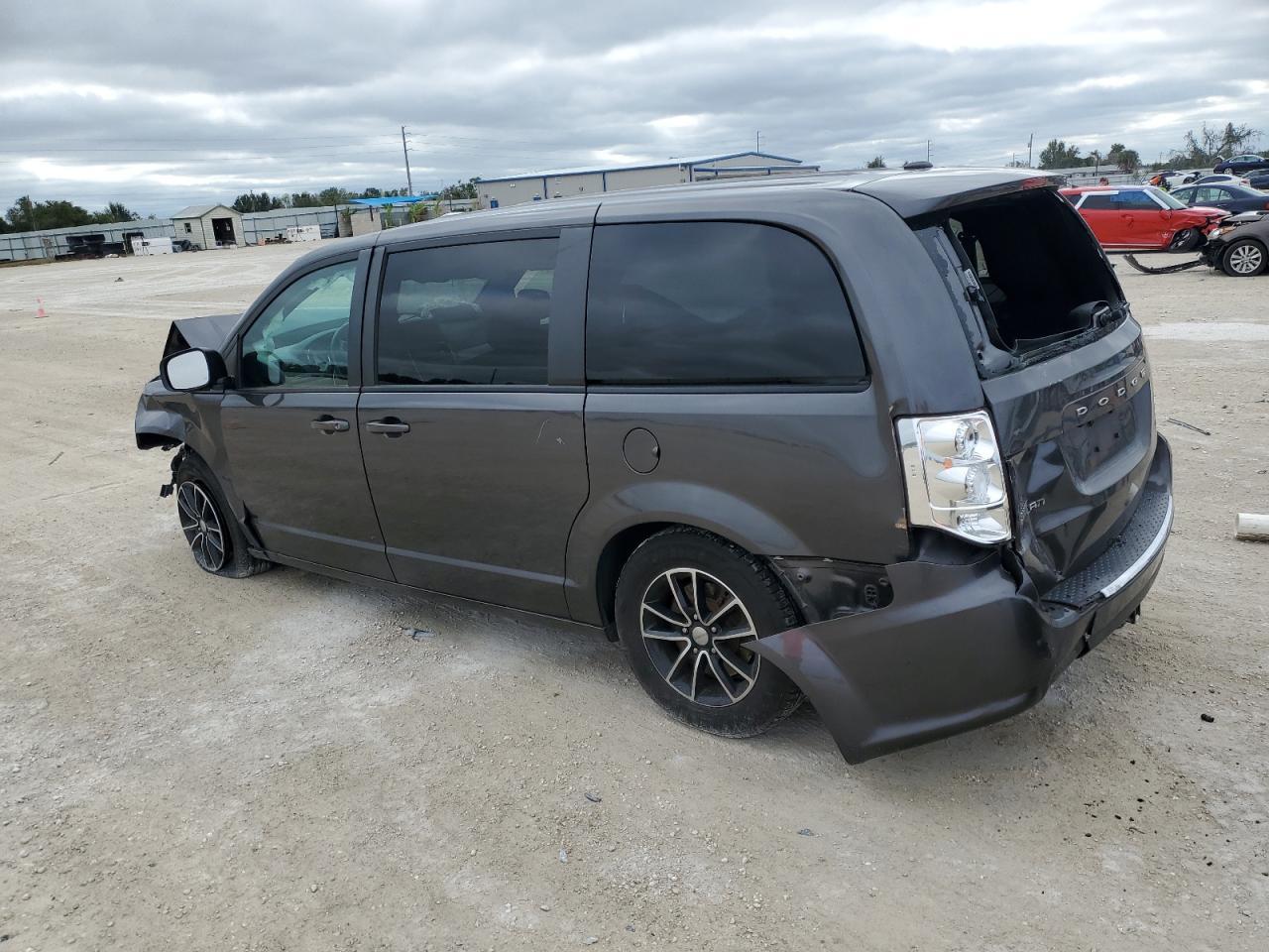 2018 Dodge Grand Caravan Gt - Image 2