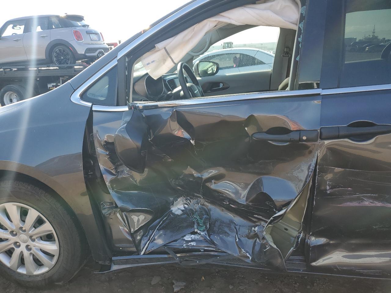 2021 Chrysler Voyager L - Image 7