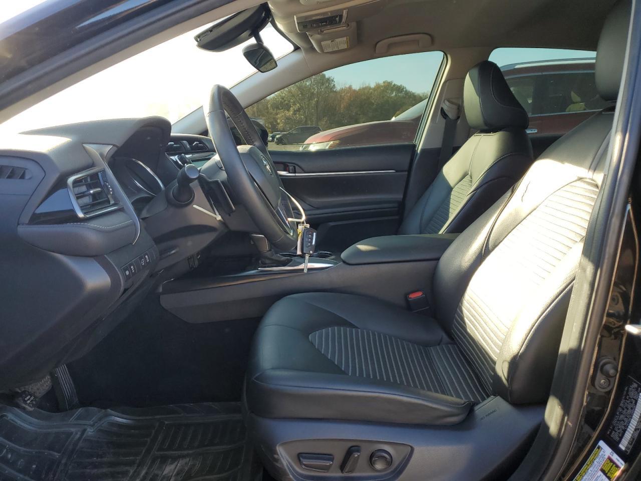 2020 Toyota Camry Se - Фото 7