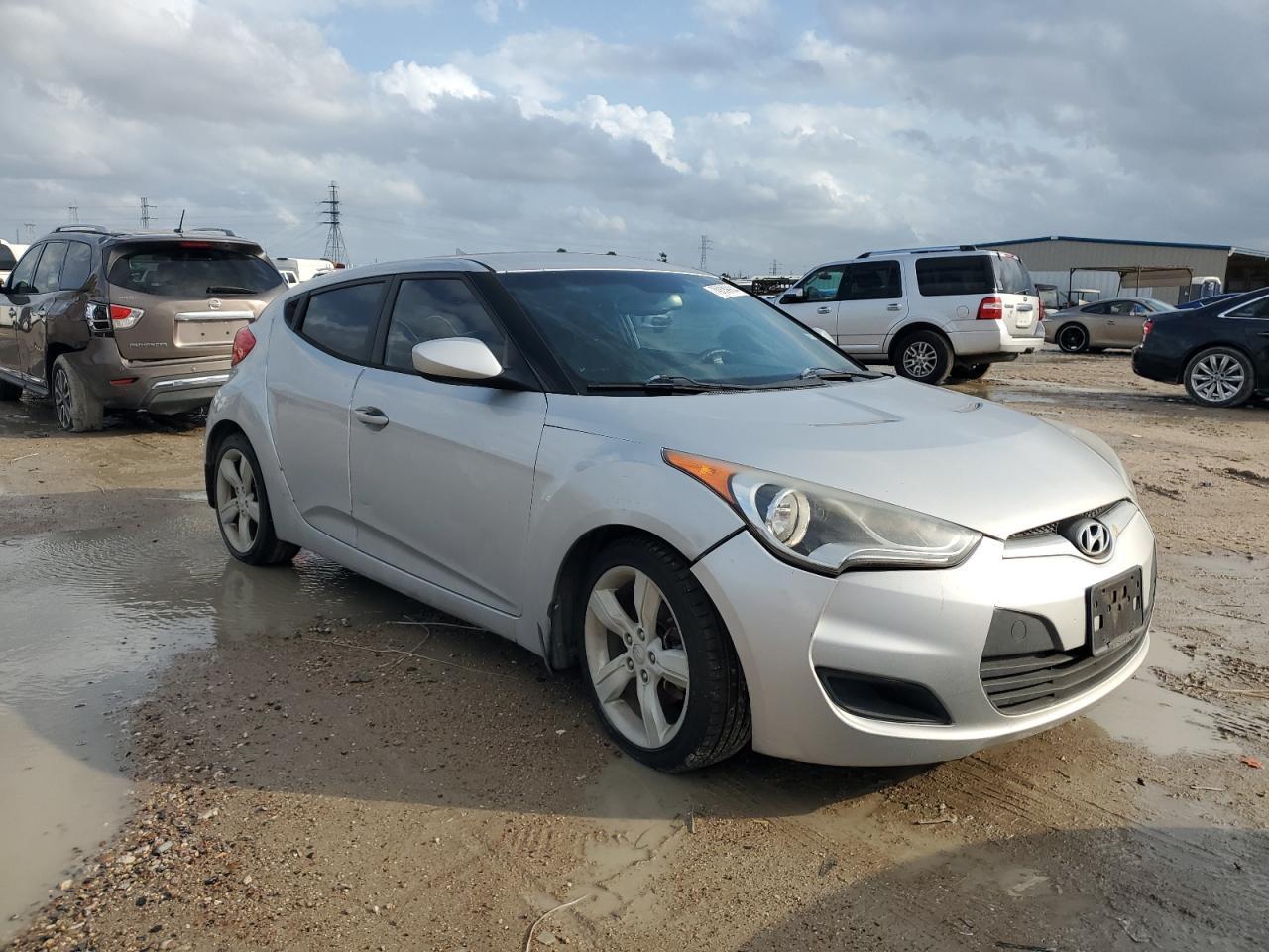 2013 Hyundai Veloster - Image 4