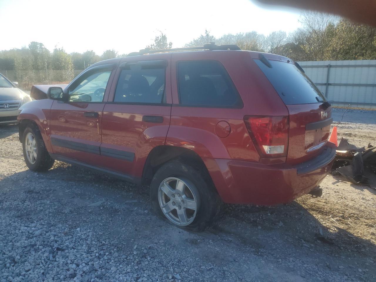 2005 Jeep Grand Cherokee Laredo - Image 2
