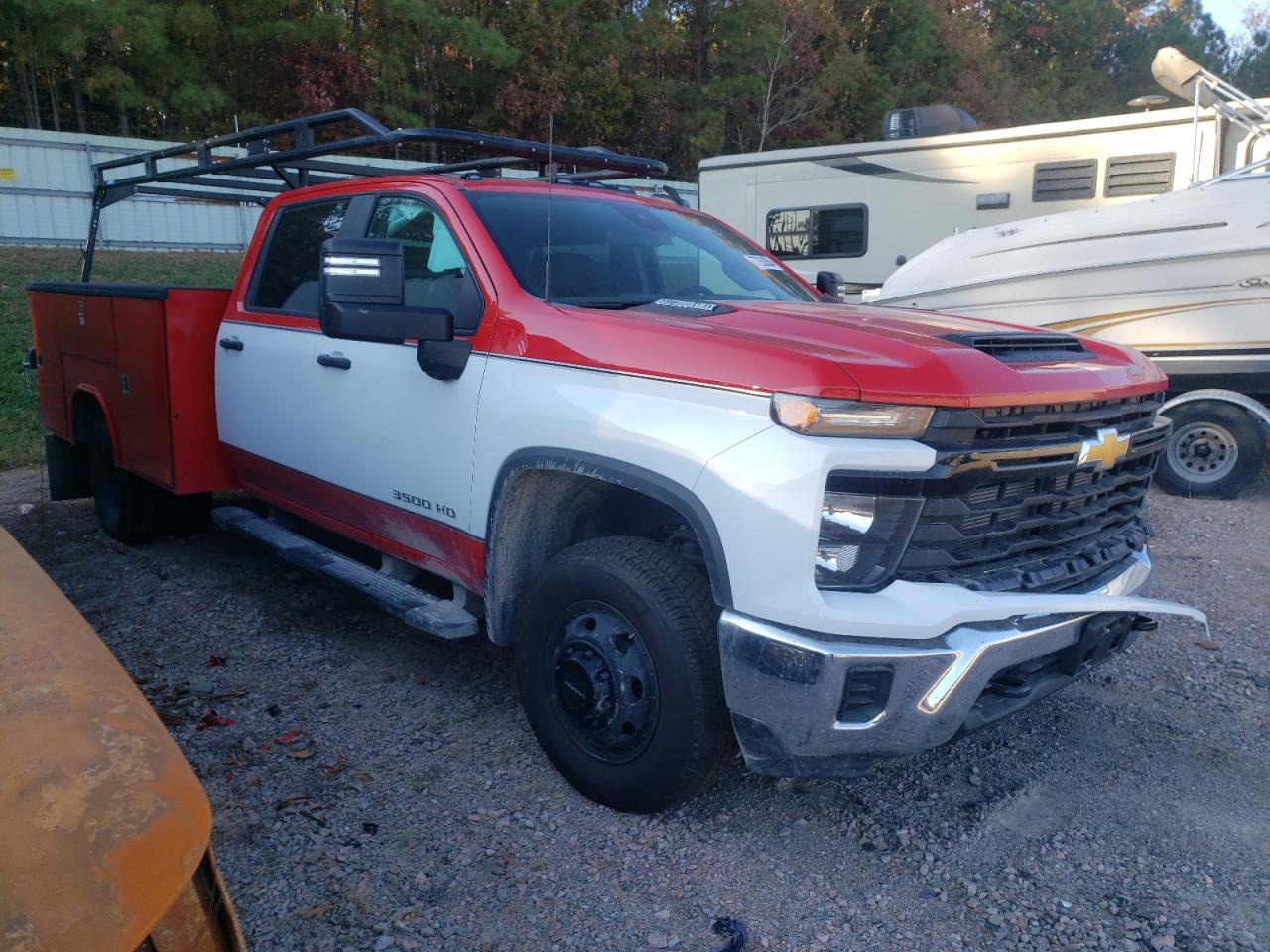 2024 Chevrolet Silverado K3500 K3500 - Image 4