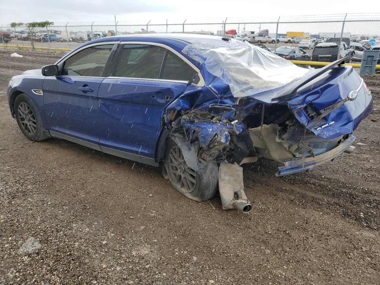 2013 Ford Taurus Se - Фото 2