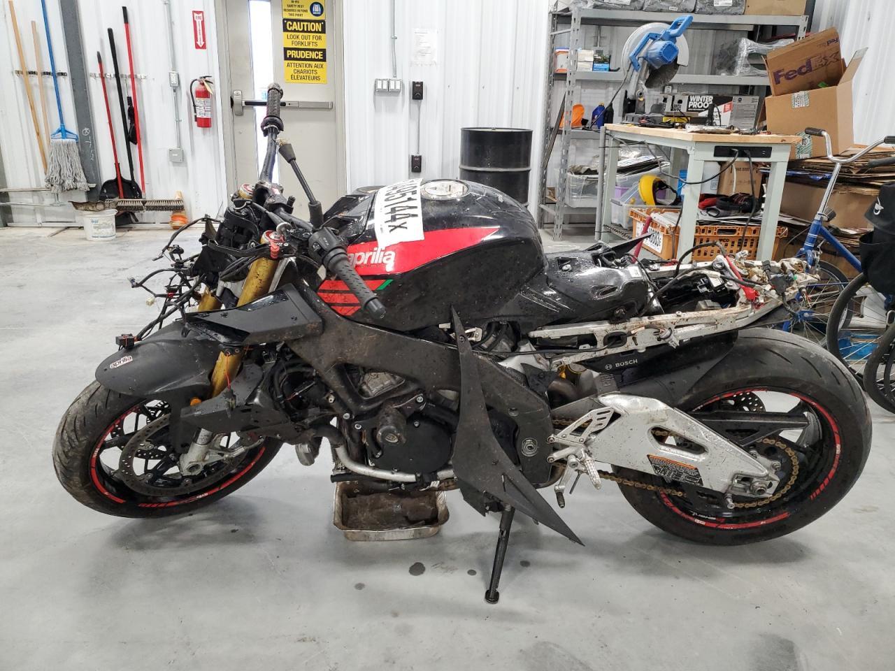 2018 Aprilia Tuono V4 - Фото 3