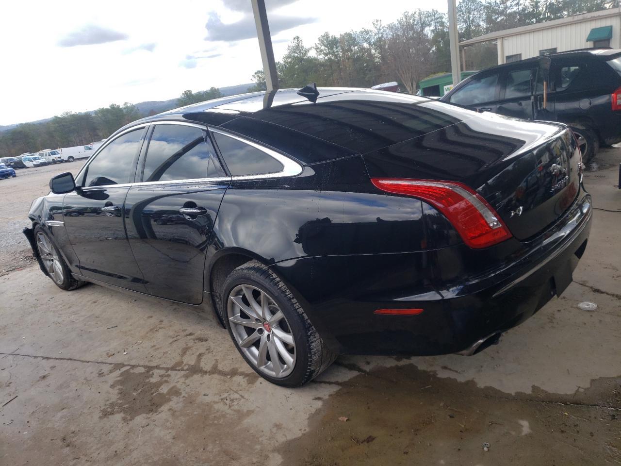 2015 Jaguar Xj - Image 2
