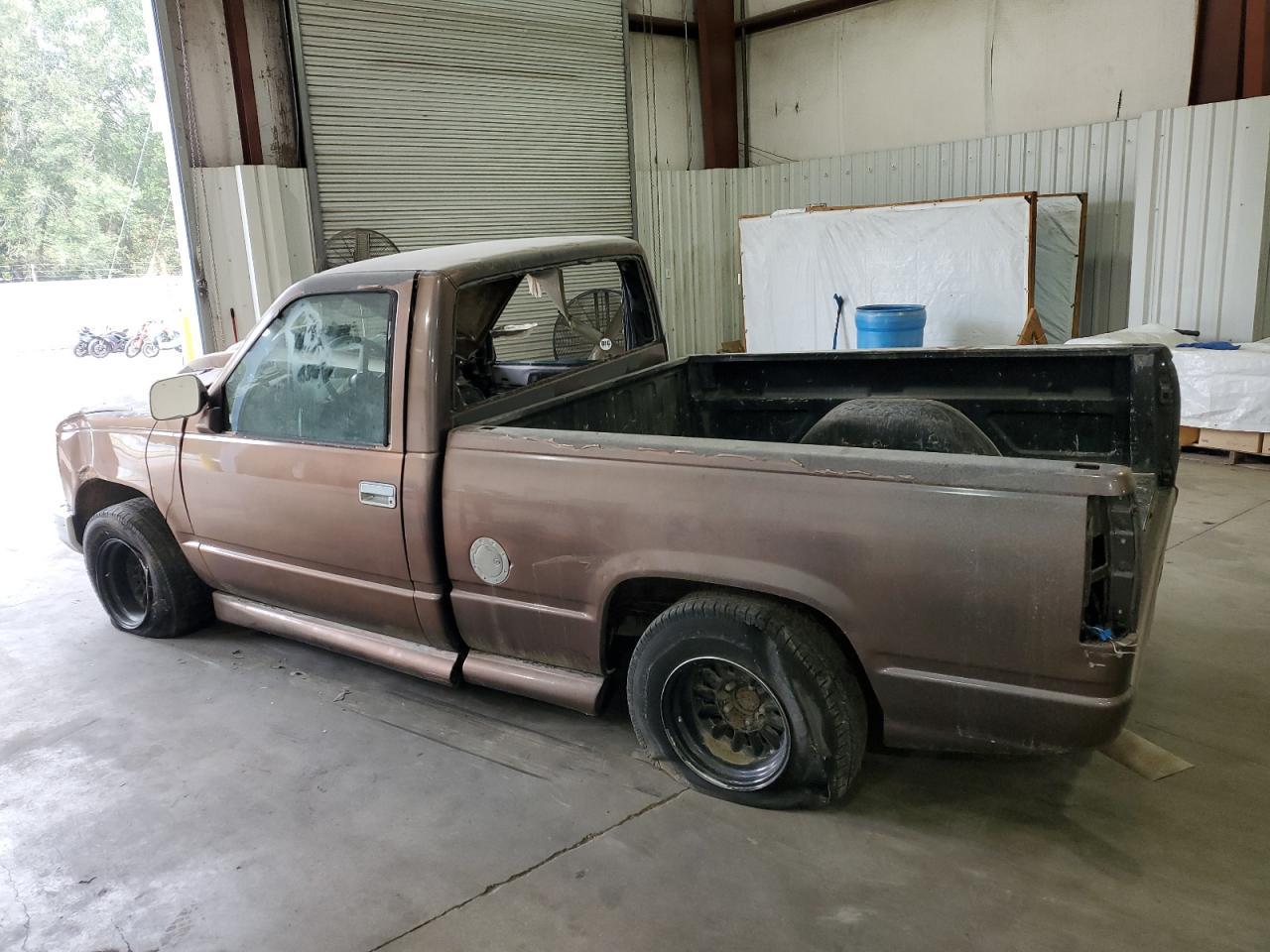 1992 Chevrolet Gmt-400 C1500 - Image 2