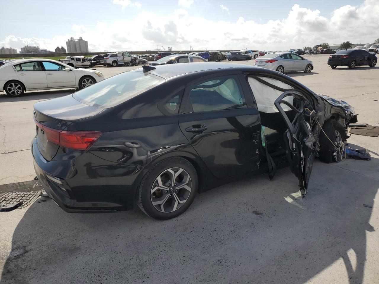 2021 Kia Forte Fe - Фото 3