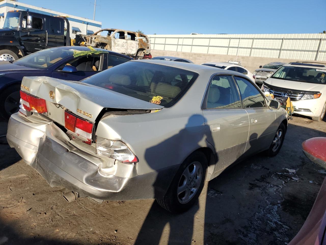 1997 Lexus Es 300 - Image 3