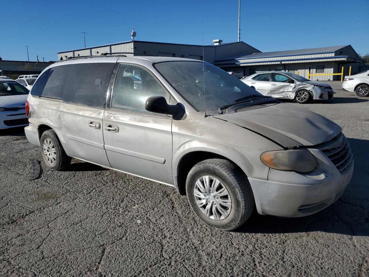 2007 Chrysler Town & Country Lx - Image 4