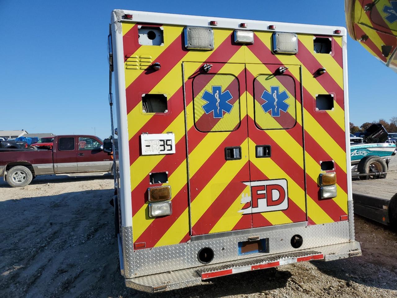 2016 Chevrolet Express G4500 - Image 6