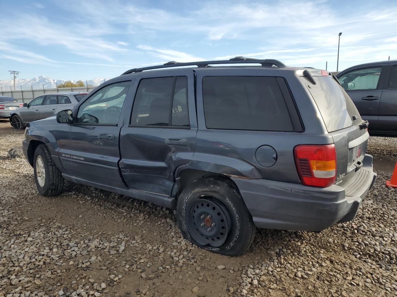 2004 Jeep Grand Cherokee Laredo - Image 2