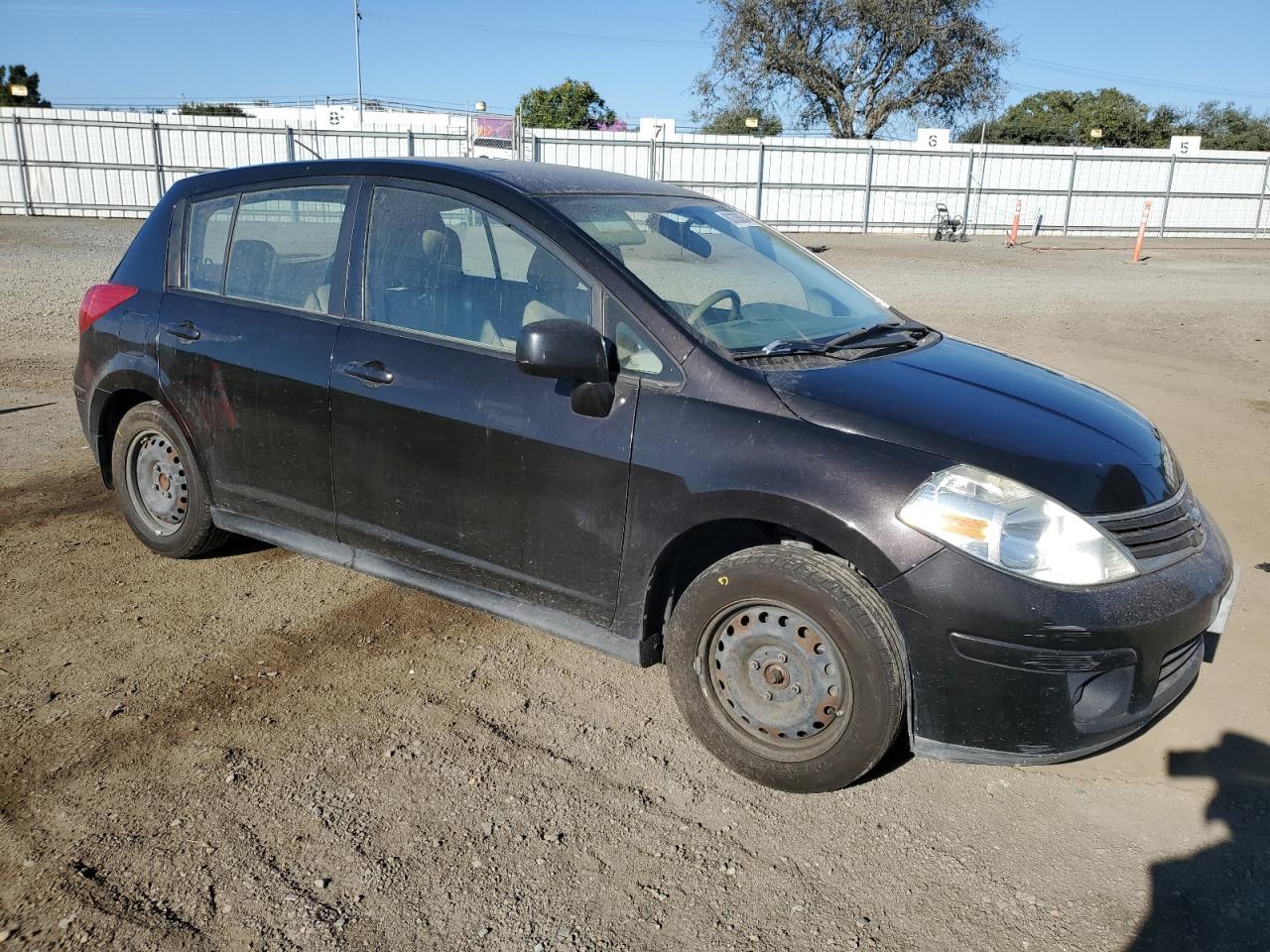 2010 Nissan Versa S - Фото 4
