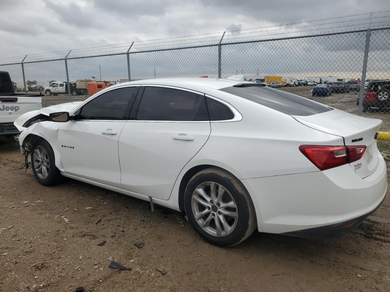 2018 Chevrolet Malibu Lt - Image 2