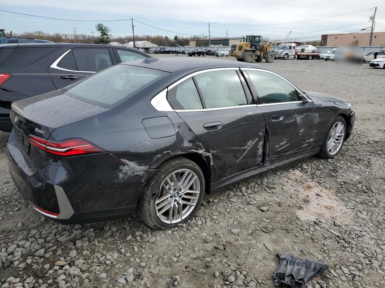 2024 BMW 530 Xi - Image 3