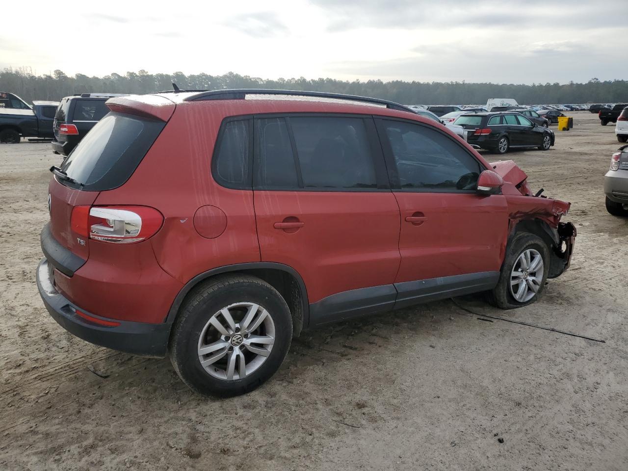 2016 Volkswagen Tiguan S - Фото 3