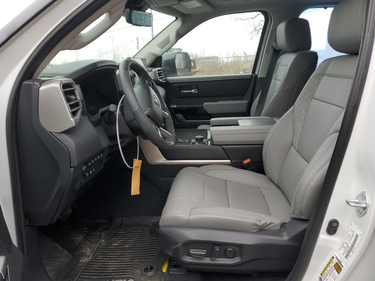 2024 Toyota Sequoia Sr5 - Фото 7