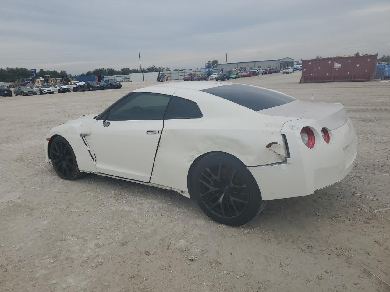 2015 Nissan Gt-R Premium - Фото 2