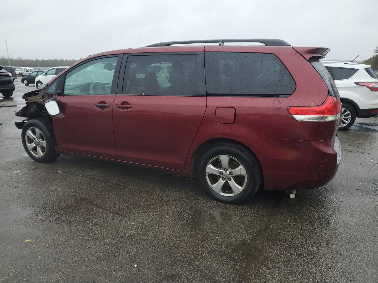 2013 Toyota Sienna Le - Фото 2