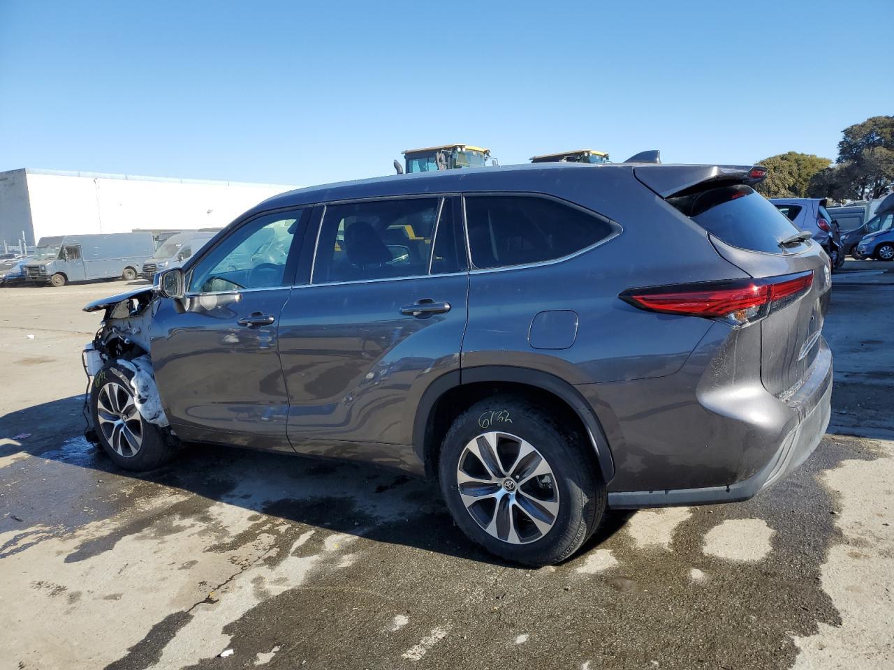 2022 Toyota Highlander Xle - Фото 2