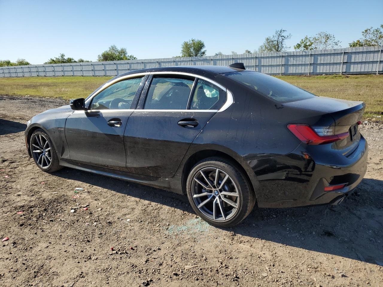 2020 BMW 330I - Фото 2