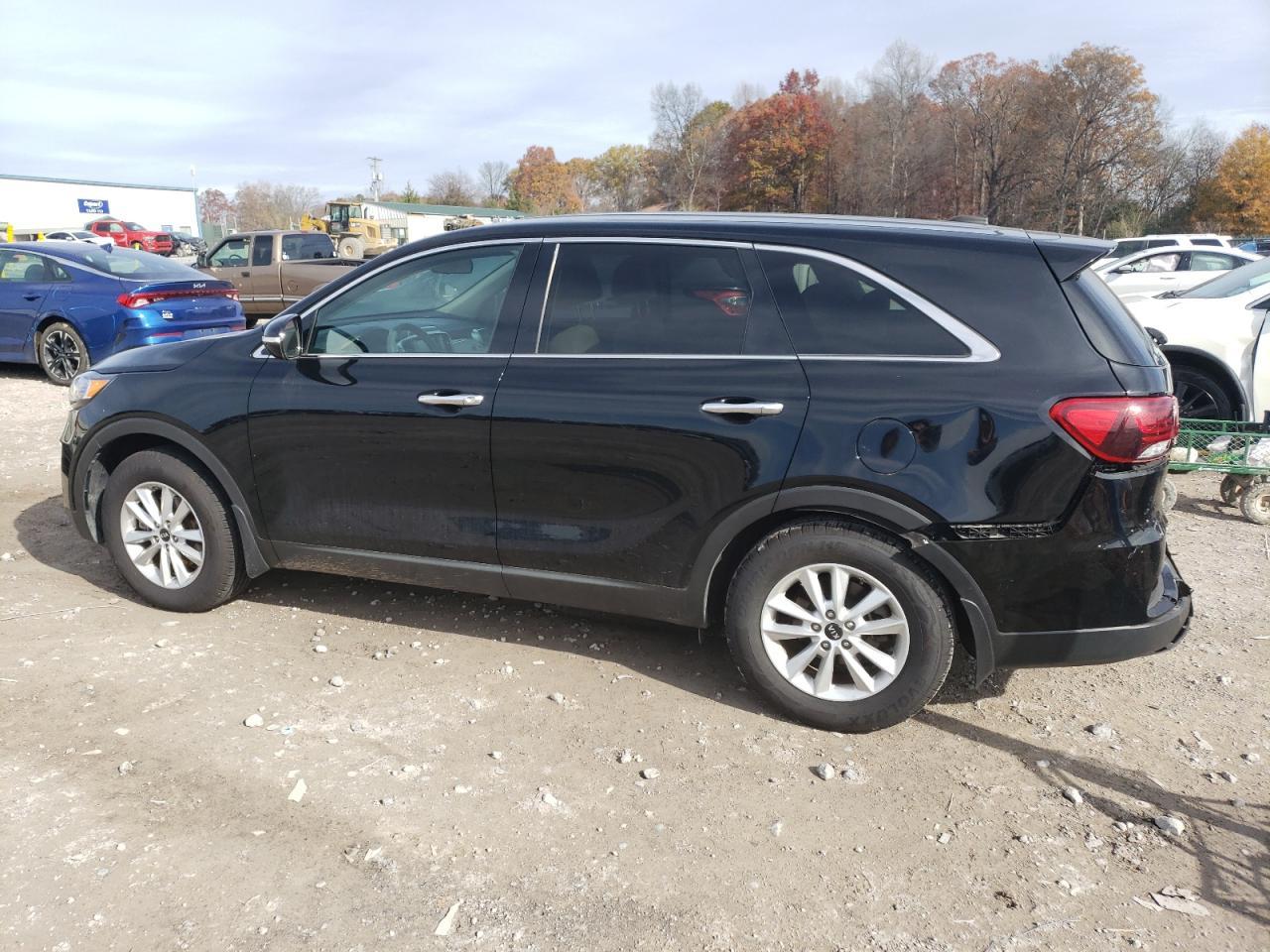 2019 Kia Sorento L - Image 2
