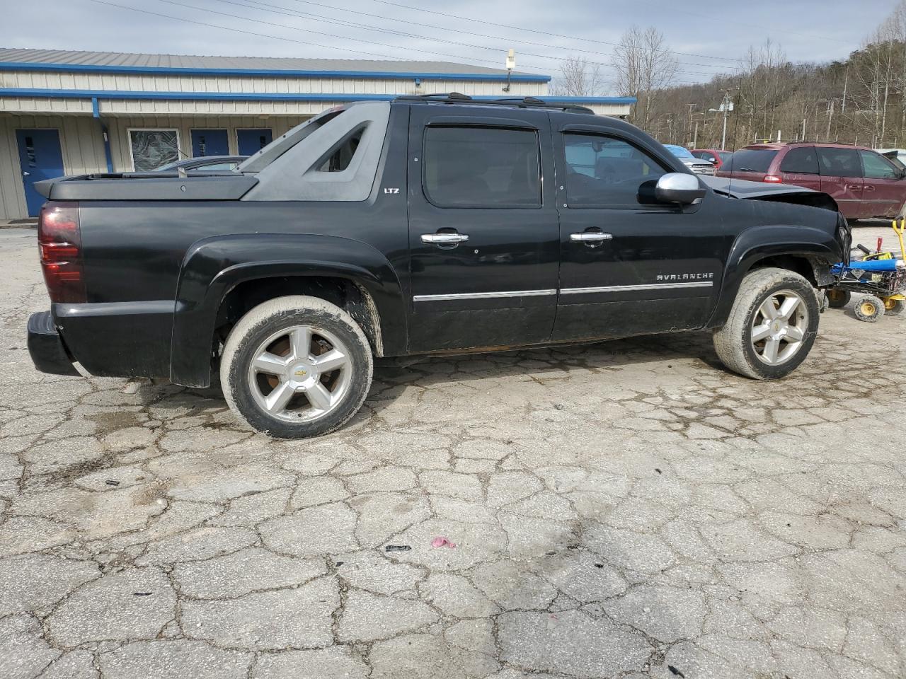 2011 Chevrolet Avalanche Ltz - Image 3