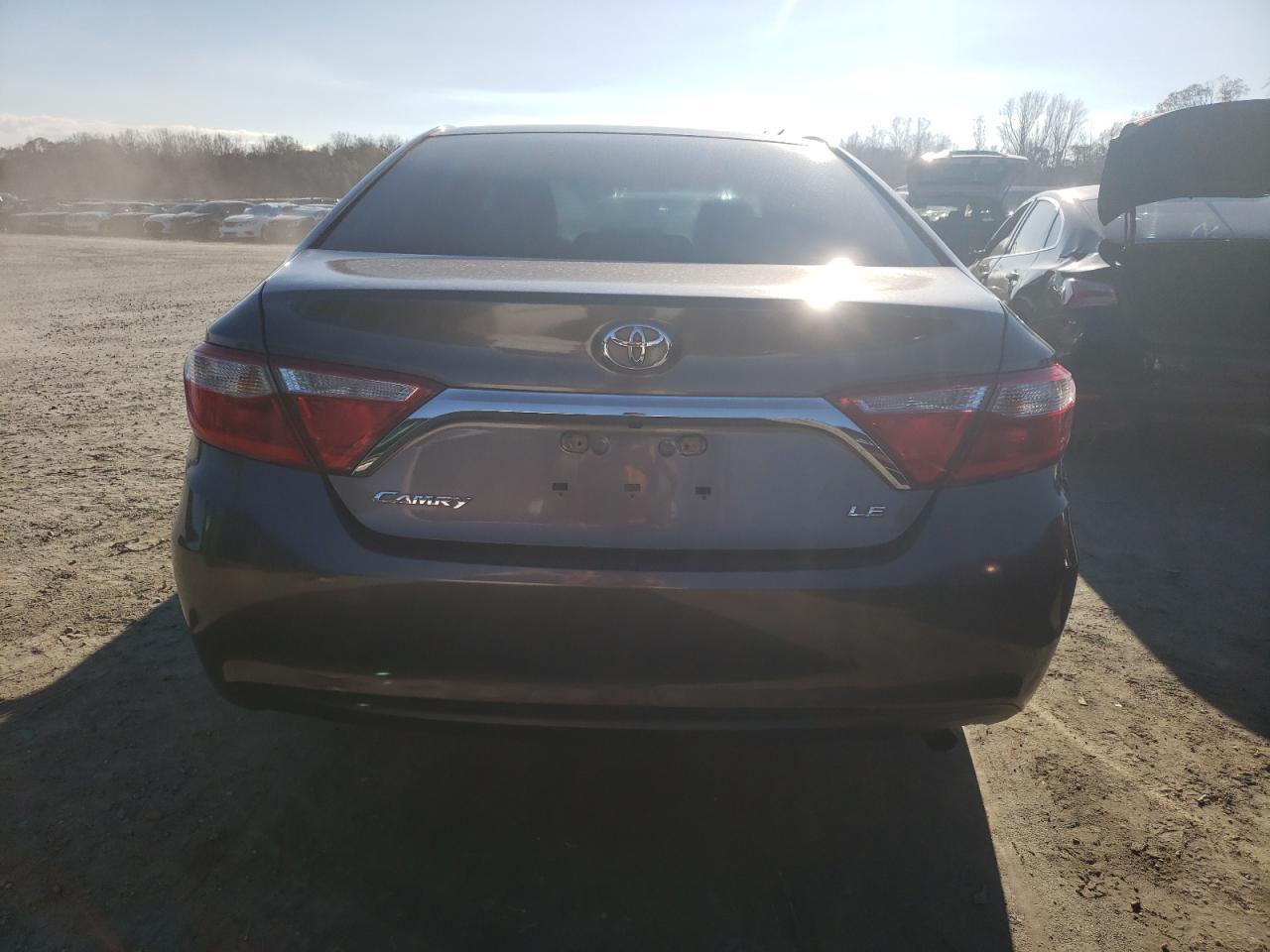 2015 Toyota Camry Le - Фото 6