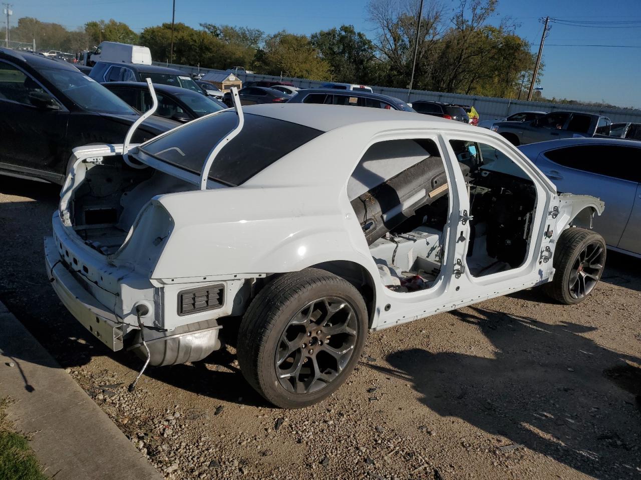 2022 Chrysler 300 Touring L - Image 3