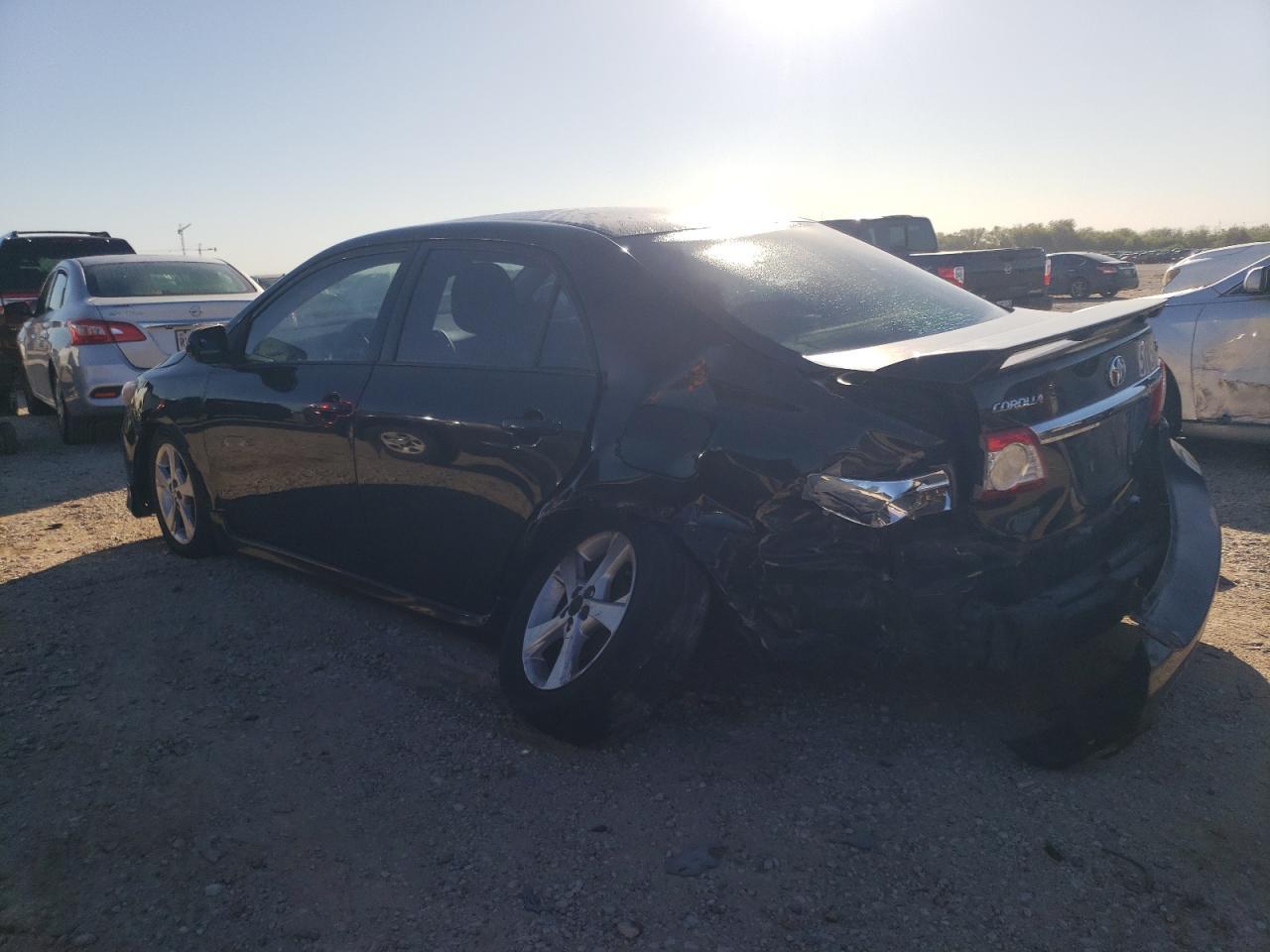 2011 Toyota Corolla Base - Фото 2