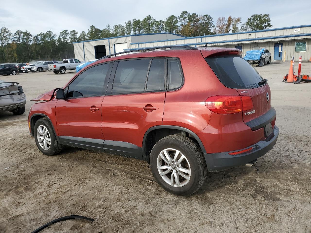 2016 Volkswagen Tiguan S - Фото 2