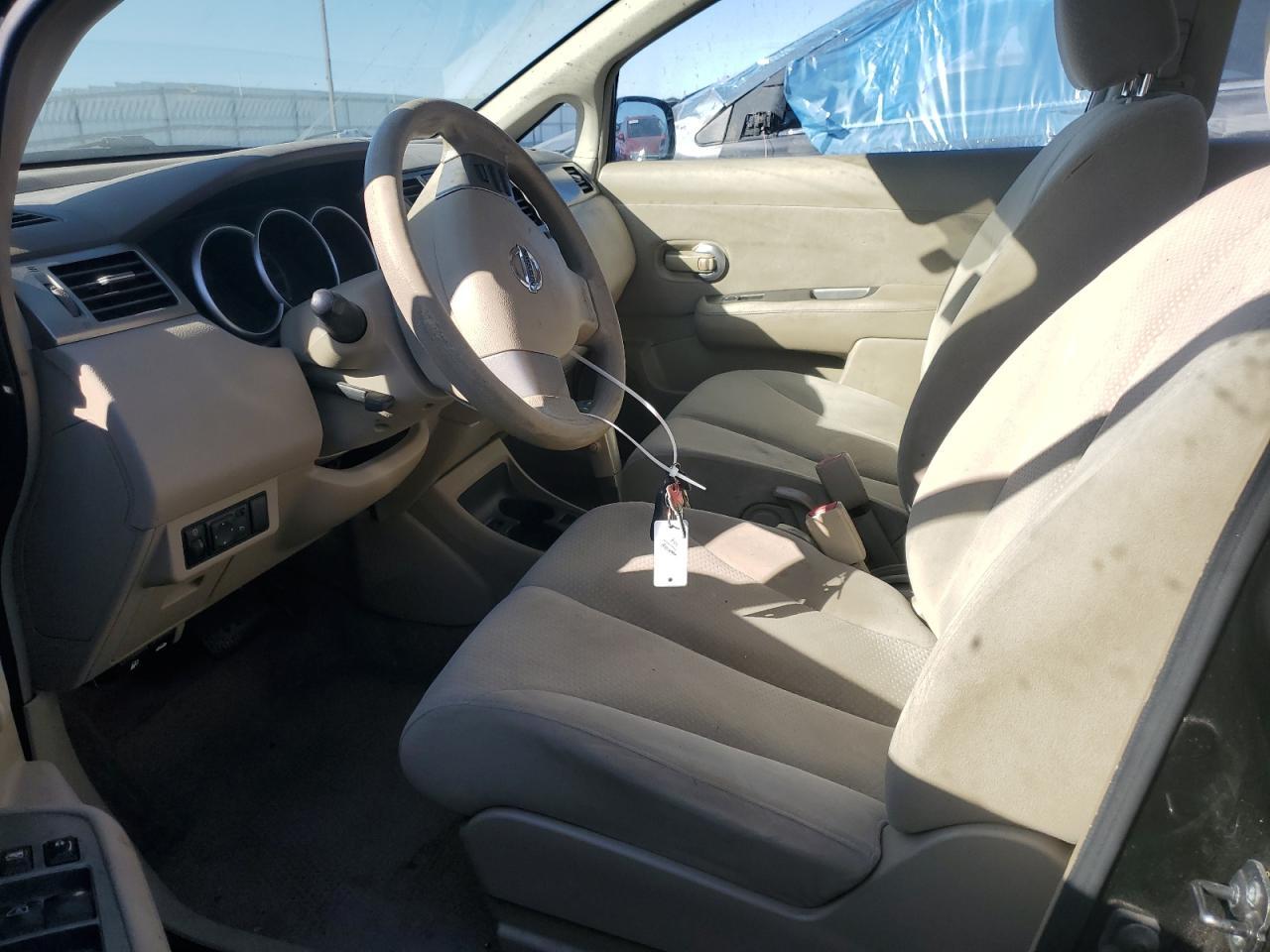 2010 Nissan Versa S - Фото 7