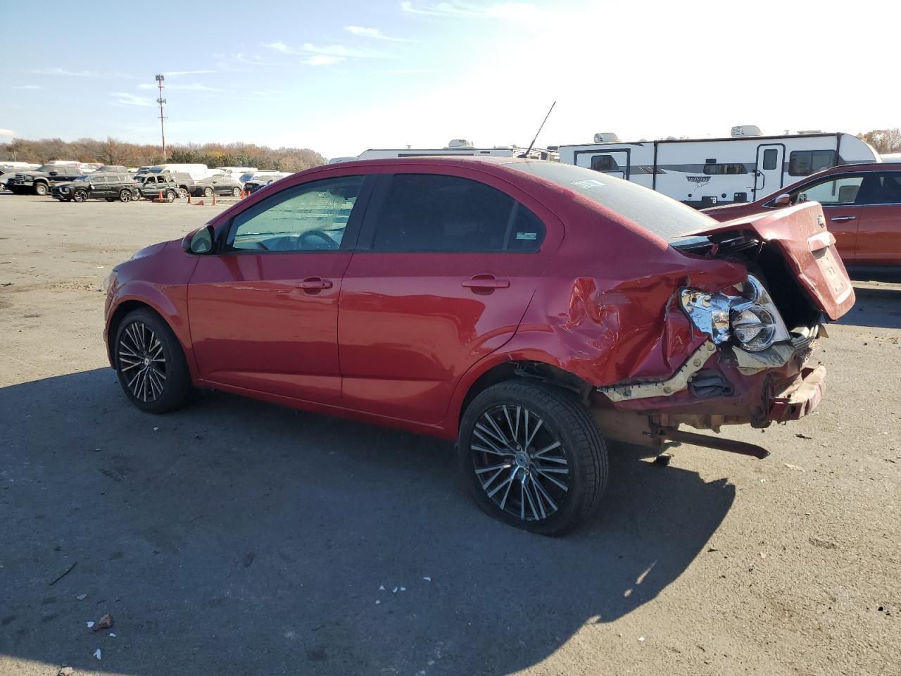 2015 Chevrolet Sonic Lt - Фото 2
