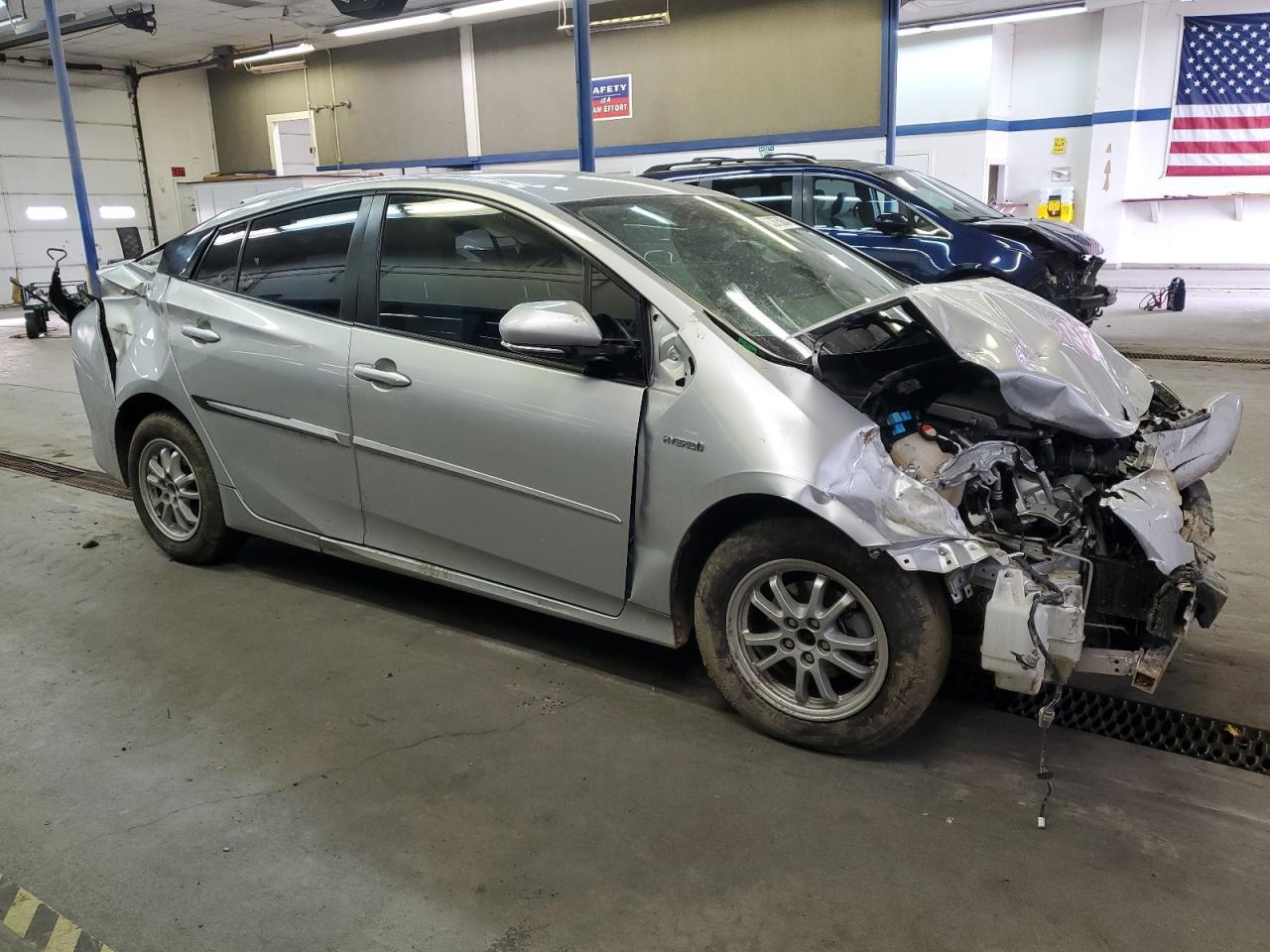 2016 Toyota Prius - Фото 4