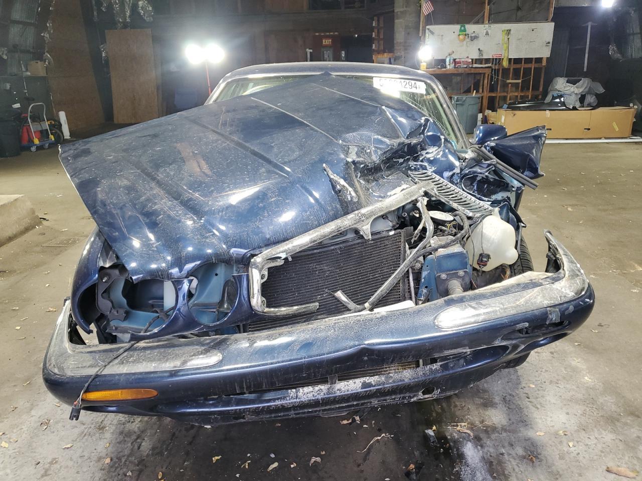 2002 Jaguar Xj8 - Image 5