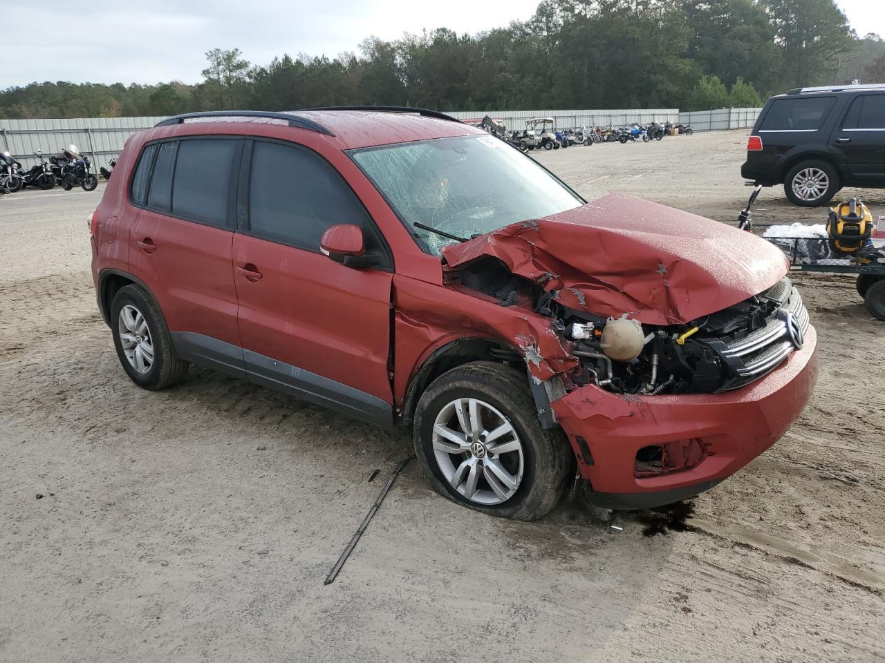 2016 Volkswagen Tiguan S - Фото 4