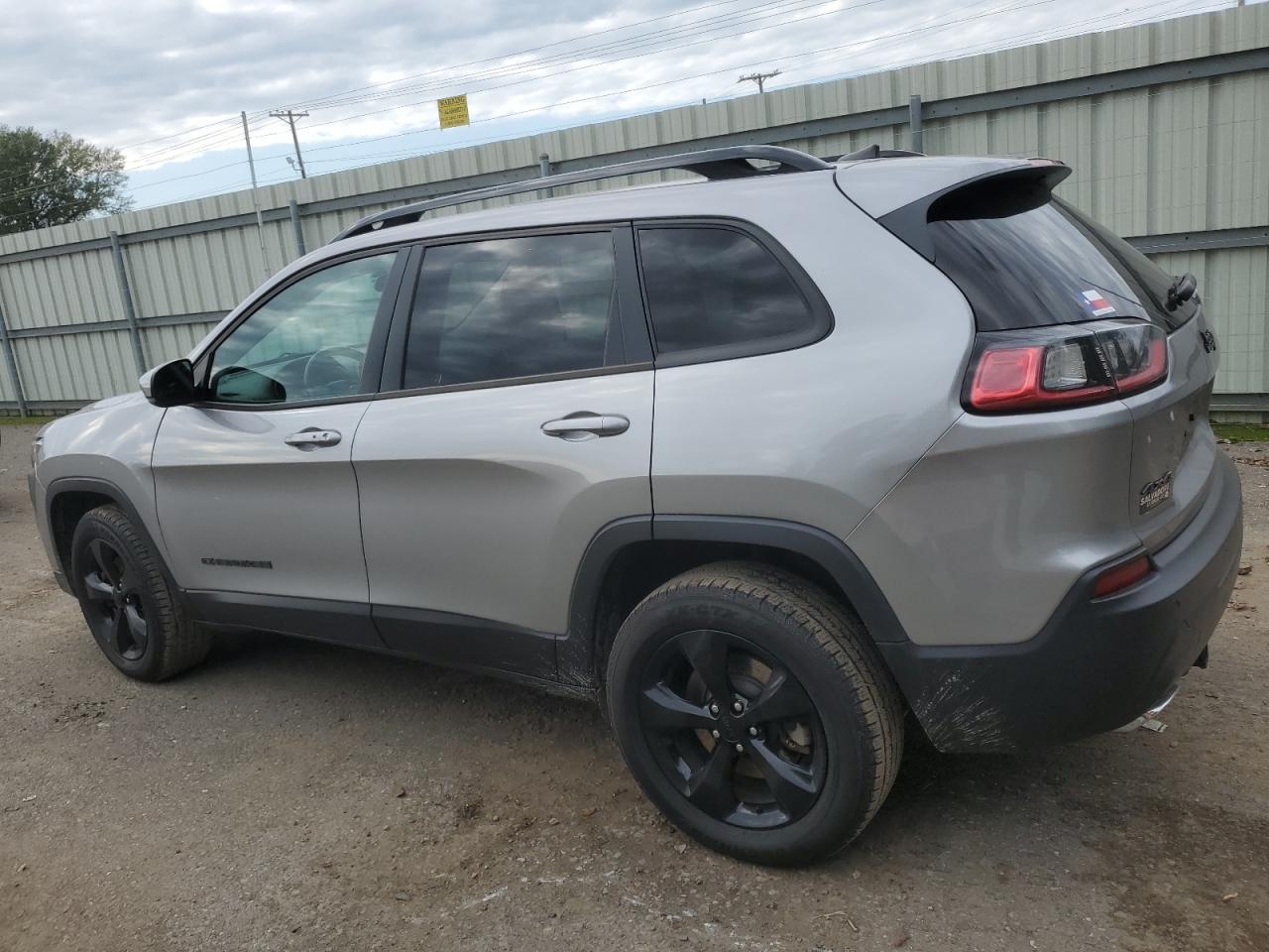 2019 Jeep Cherokee Latitude Plus - Image 2