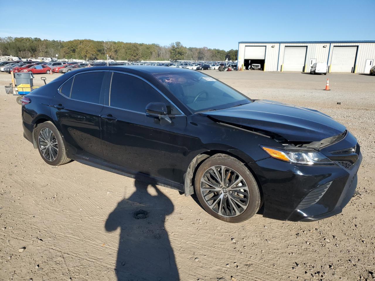 2020 Toyota Camry Se - Фото 4