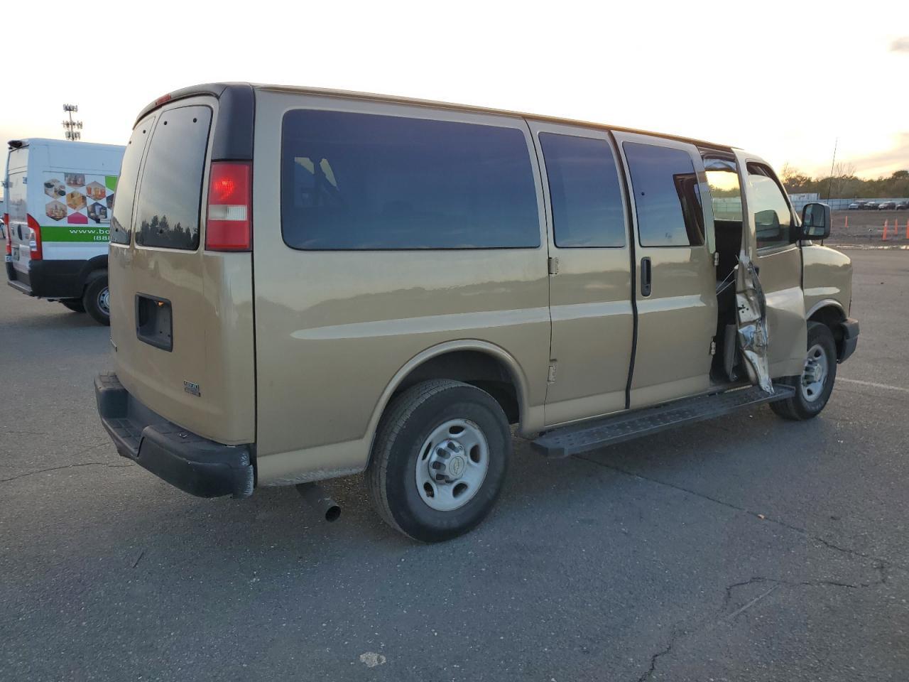 2011 Chevrolet Express G2500 Ls - Фото 3