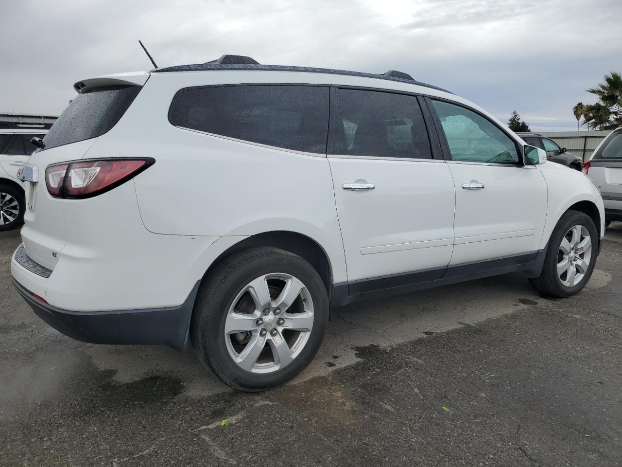 2017 Chevrolet Traverse Lt - Image 3