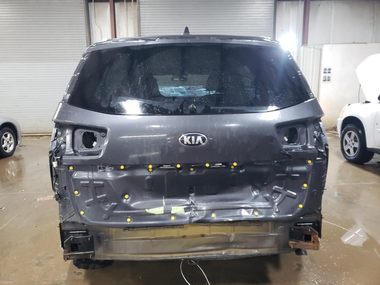 2016 Kia Sedona Lx - Фото 6