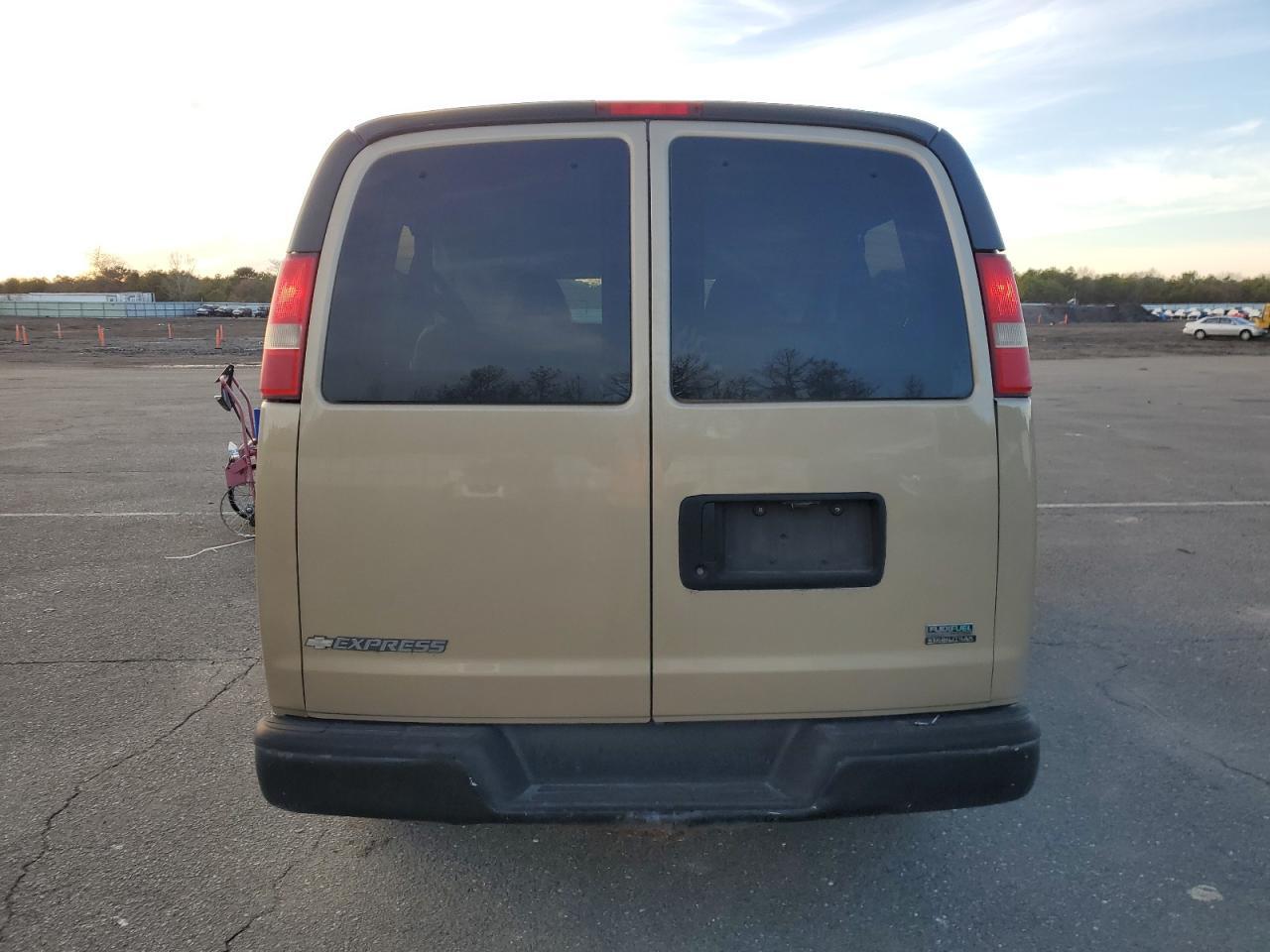 2011 Chevrolet Express G2500 Ls - Фото 6